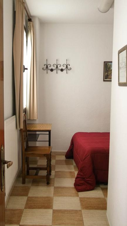 Pension Ciudad Navarro Ramos Γρανάδα Δωμάτιο φωτογραφία
